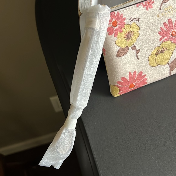 Cute NEW COACH CORNER ZIP WRISTLET - Picture 2 of 6